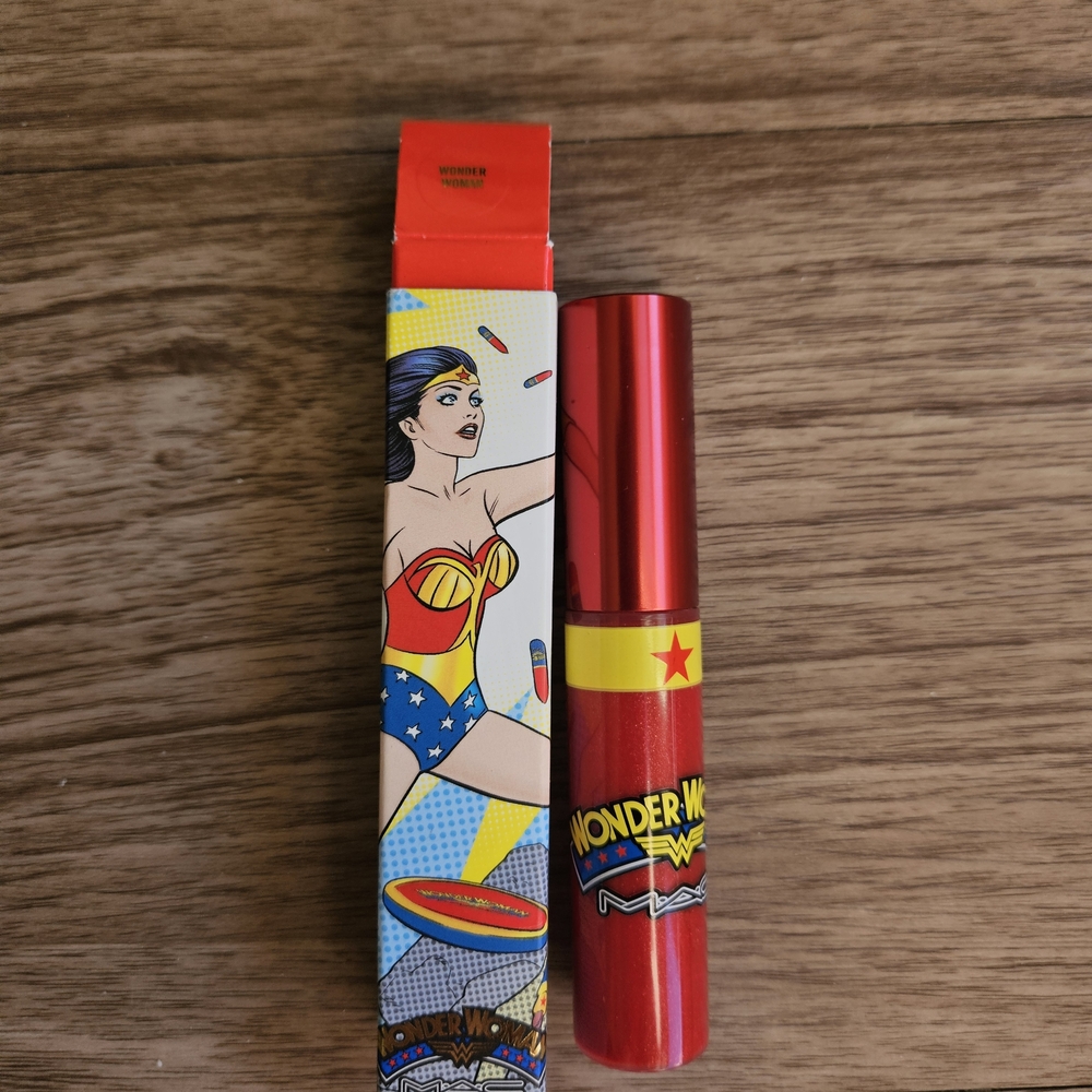 MAC Cosmetics Wonder Woman Edition Lipstick - Bold Red
